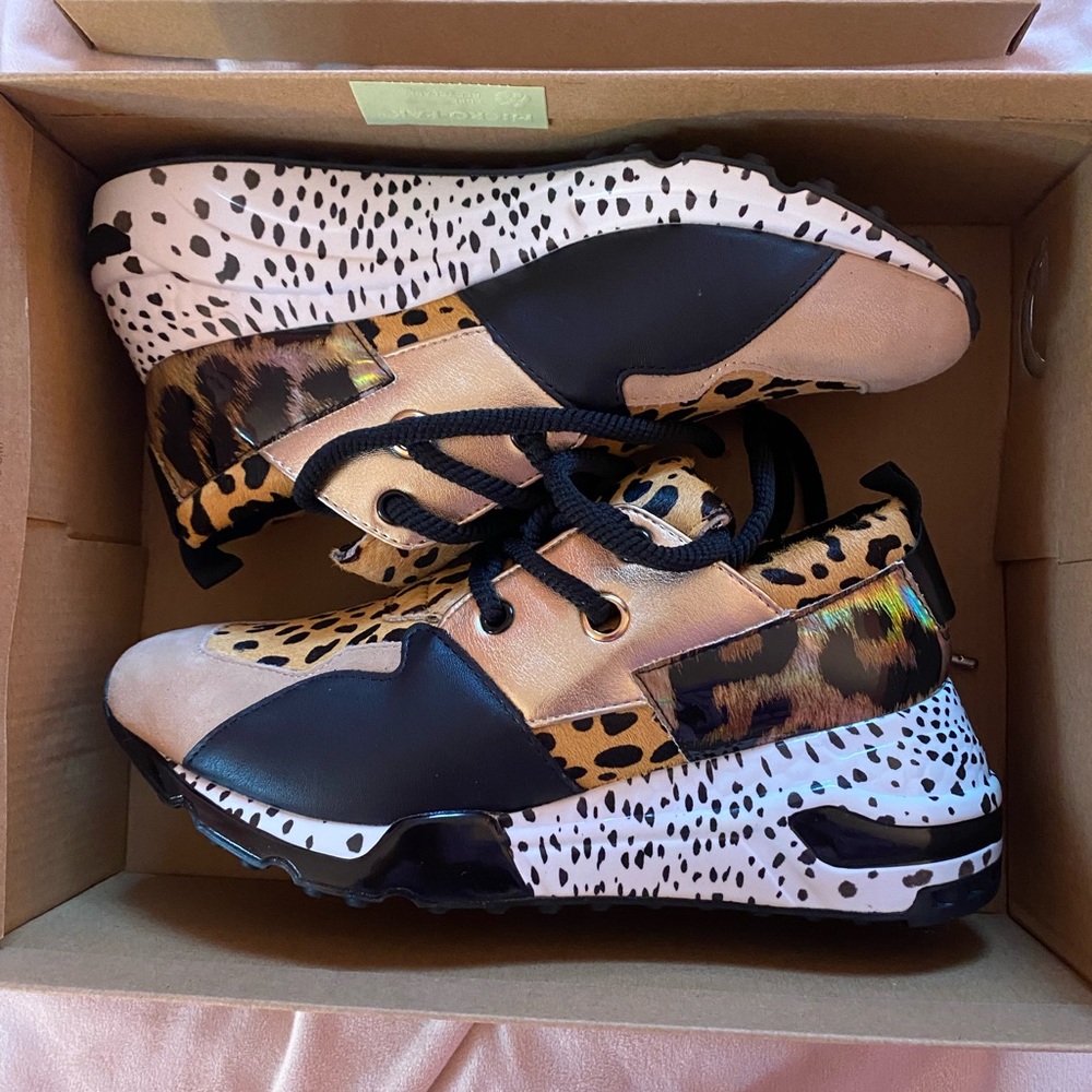 Brand new Steve Madden sneakers! Womens size 8!